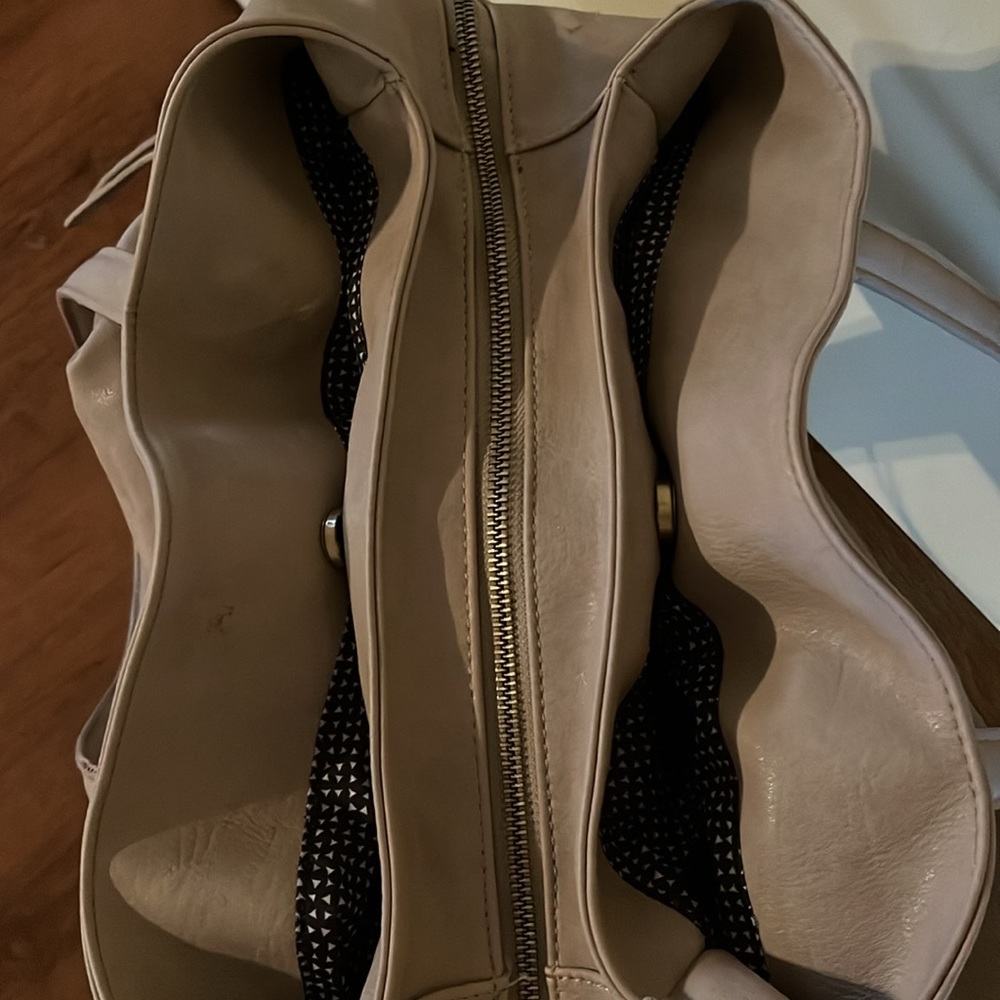 Satchel - Picture 2 of 7